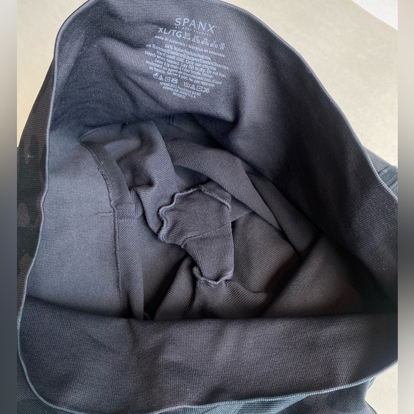 NWOT SPANX Look At Me Now Seamless Camo
Leggings Womens X-Large - Picture 10 of 12